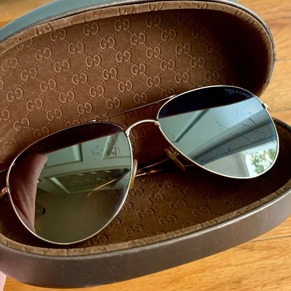 Tom Ford Aviator Sunglasses with Gucci Case - Picture 13 of 13